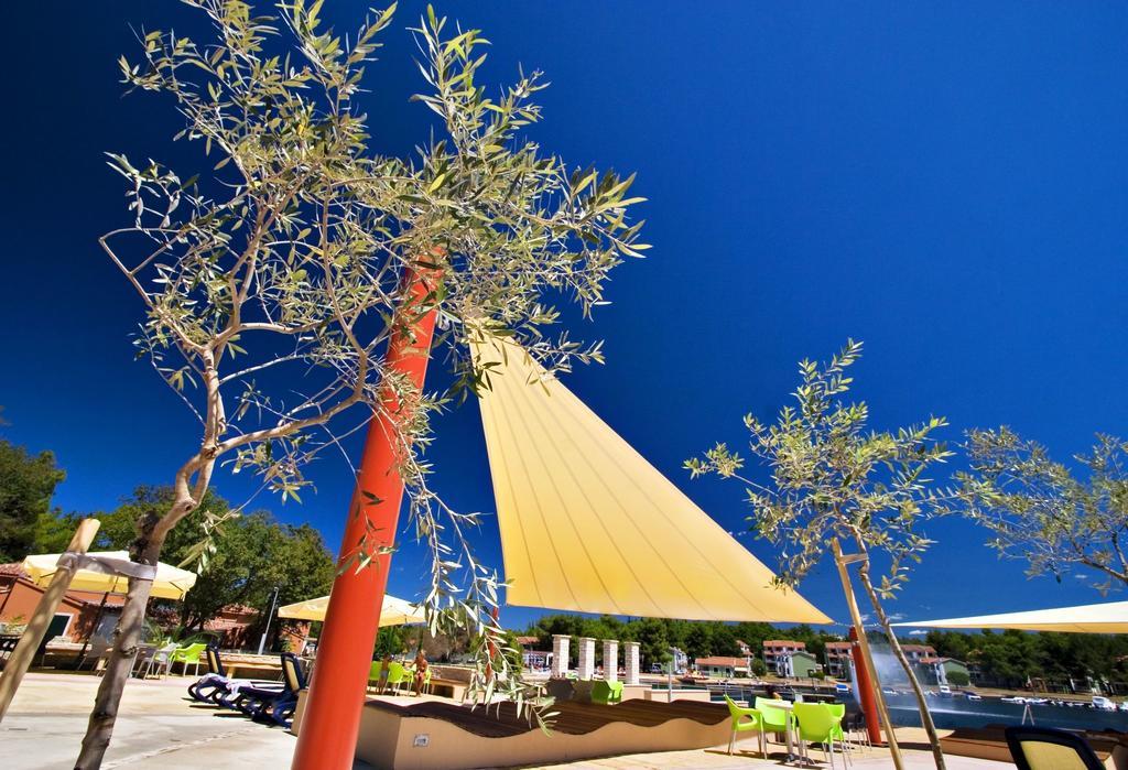 Apartments Amfora Plava Laguna 乌马格 外观 照片