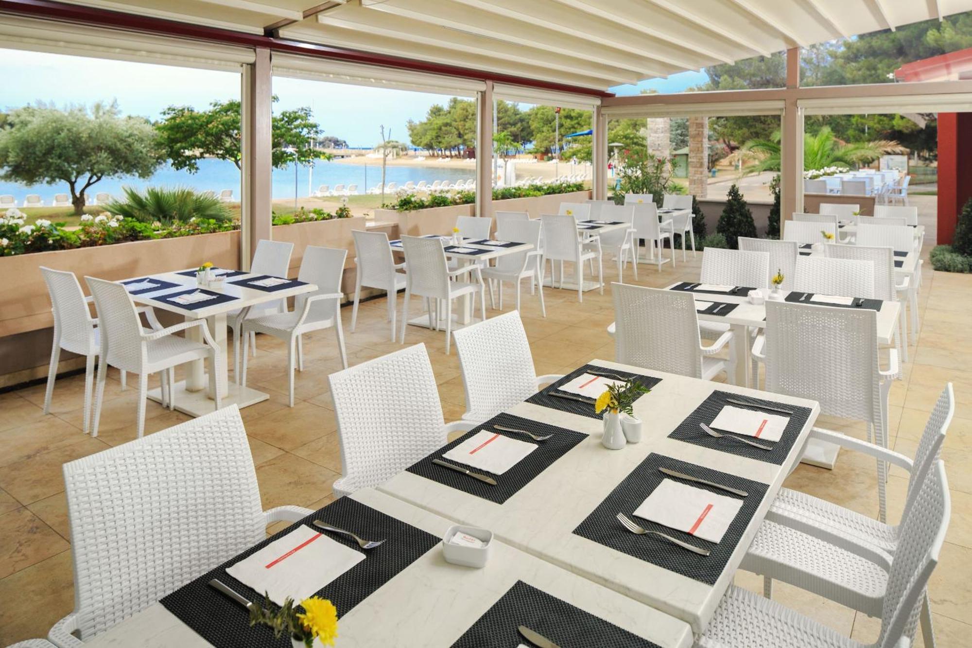 Apartments Amfora Plava Laguna 乌马格 外观 照片