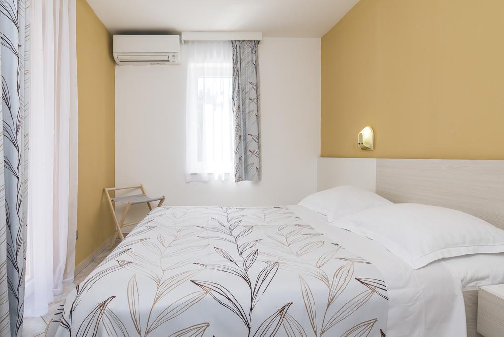 Apartments Amfora Plava Laguna 乌马格 客房 照片