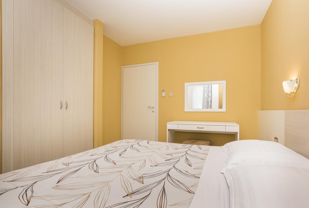 Apartments Amfora Plava Laguna 乌马格 客房 照片